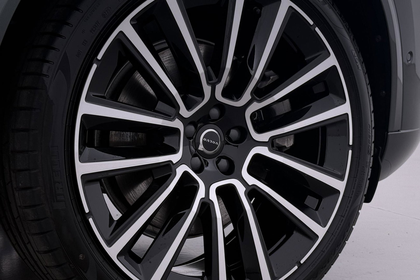 Volvo XC90 T8 Ultra Bright | Bowers&Wilkins | Luchtvering | Trekhaak | Panoramadak | 360° Camera | Massage | Stoelventilatie | 22 Inch