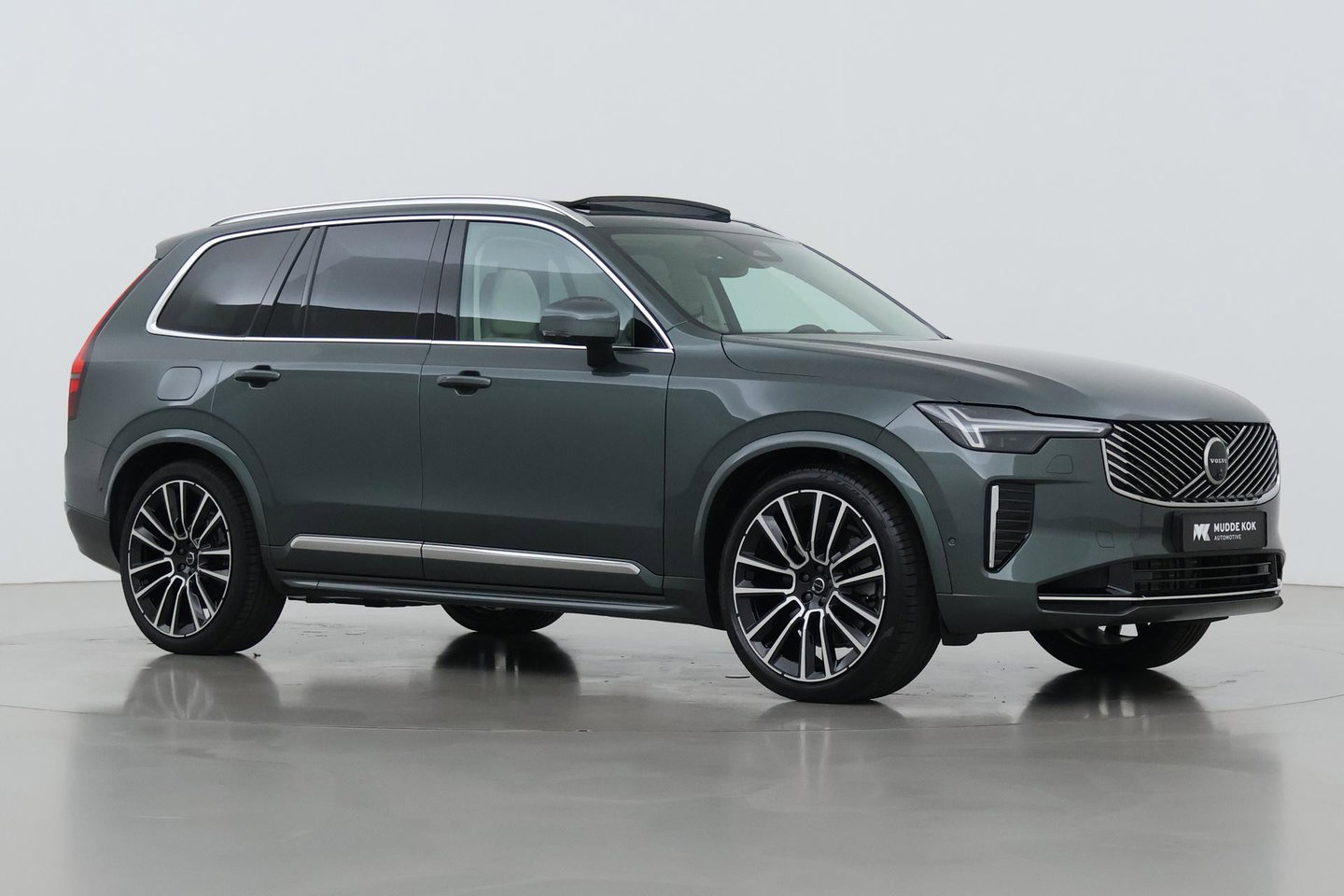 Volvo XC90 T8 Ultra Bright | Bowers&Wilkins | Luchtvering | Trekhaak | Panoramadak | 360° Camera | Massage | Stoelventilatie | 22 Inch