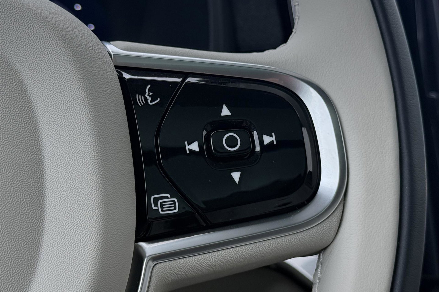 Volvo XC90 T8 Ultra Bright | Bowers&Wilkins | Luchtvering | Trekhaak | Panoramadak | 360° Camera | Massage | Stoelventilatie | 22 Inch