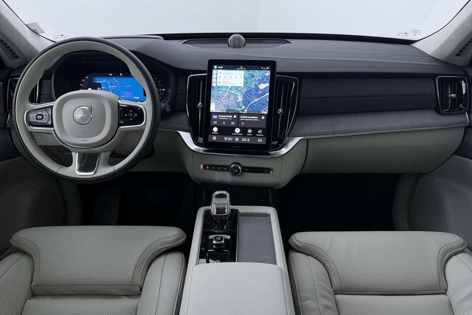 Volvo XC90 T8 Ultra Bright | Bowers&Wilkins | Luchtvering | Trekhaak | Panoramadak | 360° Camera | Massage | Stoelventilatie | 22 Inch