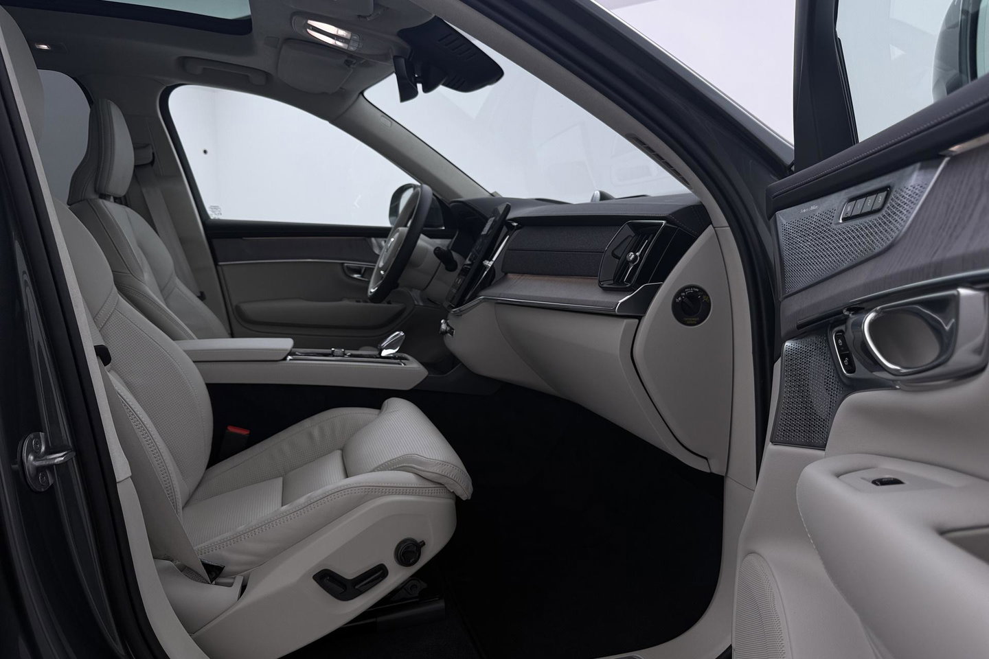 Volvo XC90 T8 Ultra Bright | Bowers&Wilkins | Luchtvering | Trekhaak | Panoramadak | 360° Camera | Massage | Stoelventilatie | 22 Inch
