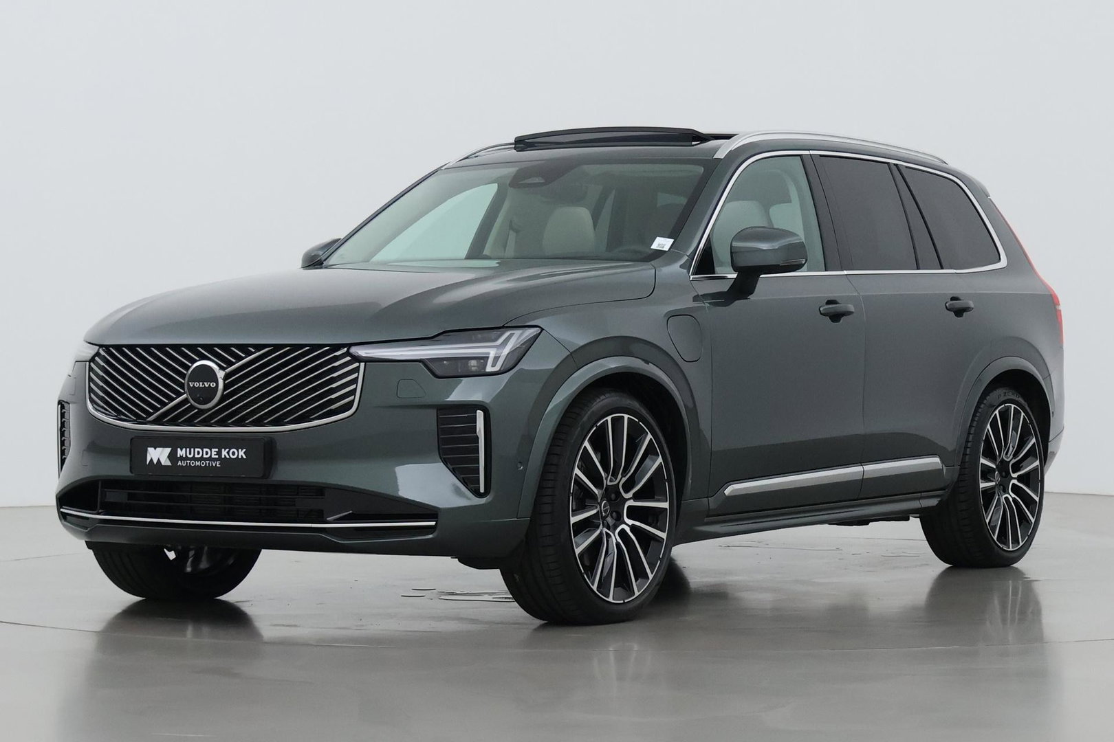 Volvo XC90 T8 Ultra Bright | Bowers&Wilkins | Luchtvering | Trekhaak | Panoramadak | 360° Camera | Massage | Stoelventilatie | 22 Inch