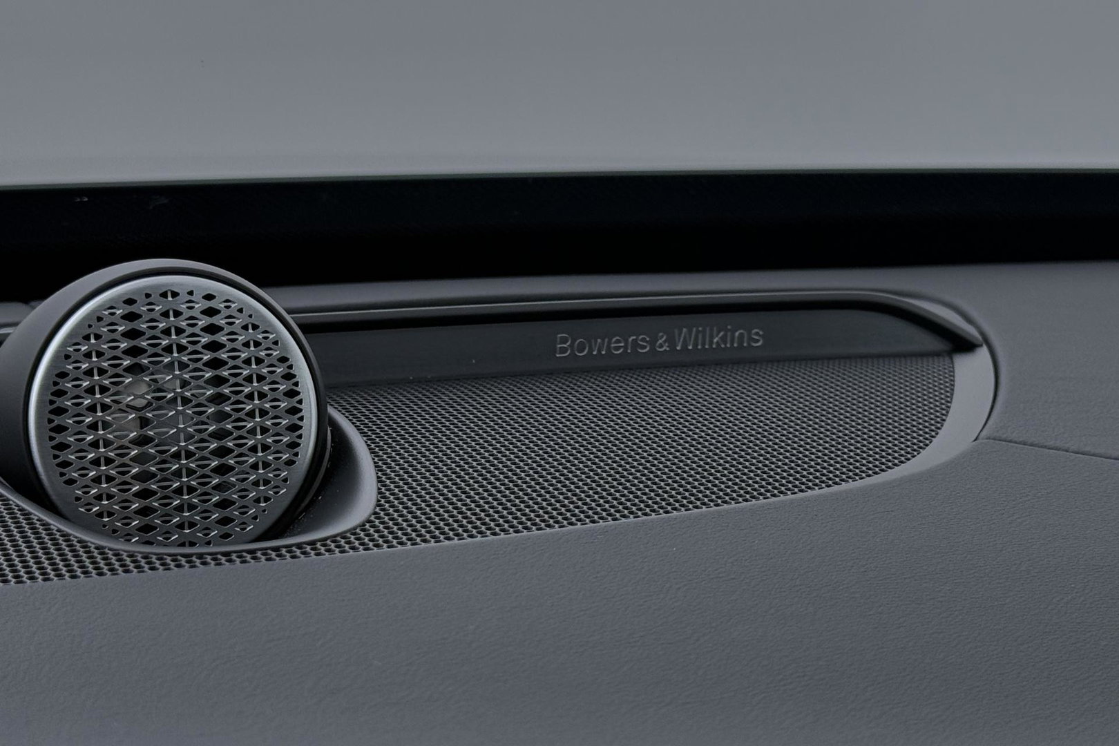 Volvo XC90 T8 Ultra Bright | Bowers&Wilkins | Luchtvering | Trekhaak | Panoramadak | 360° Camera | Massage | Stoelventilatie | 22 Inch