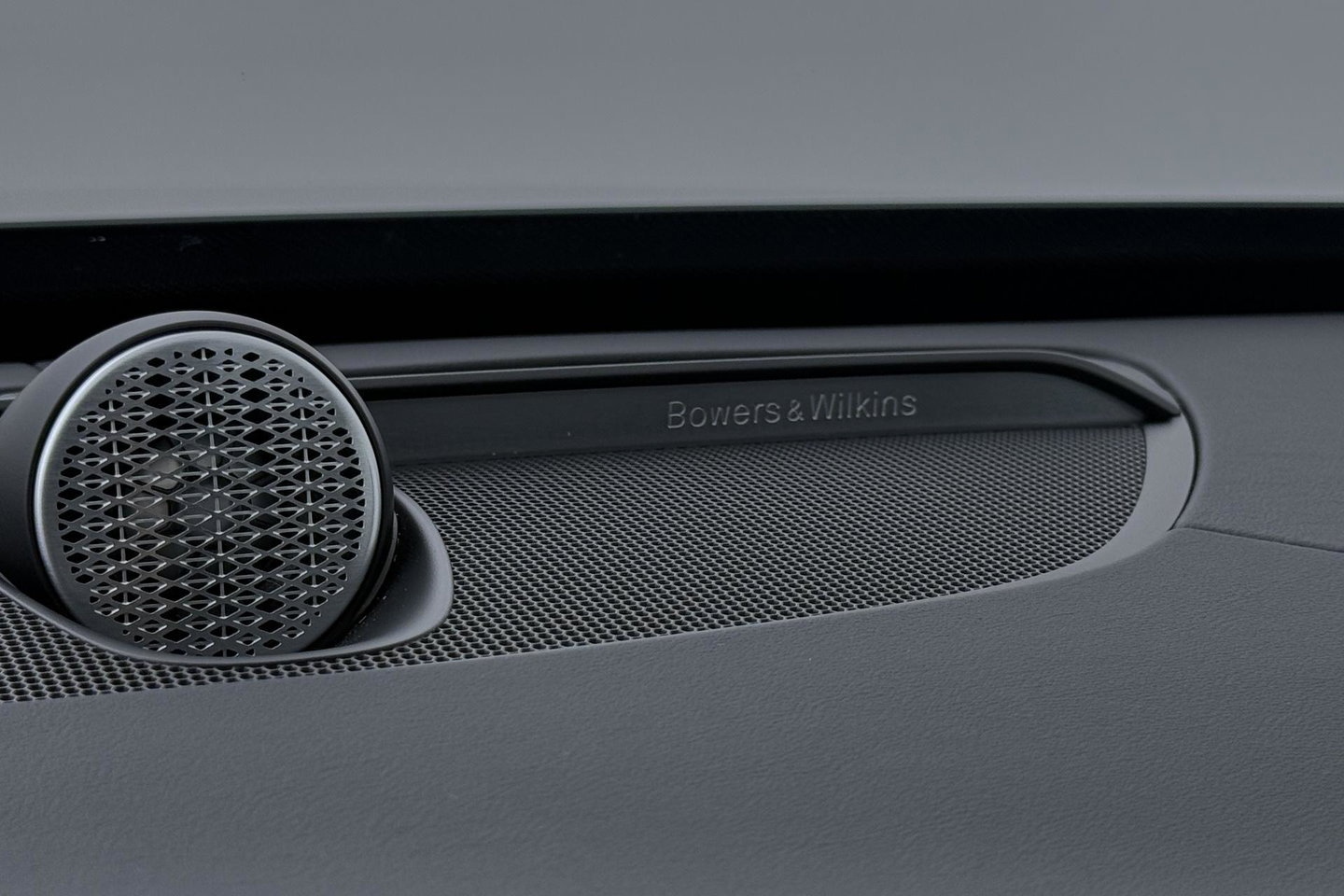Volvo XC90 T8 Ultra Bright | Bowers&Wilkins | Luchtvering | Trekhaak | Panoramadak | 360° Camera | Massage | Stoelventilatie | 22 Inch