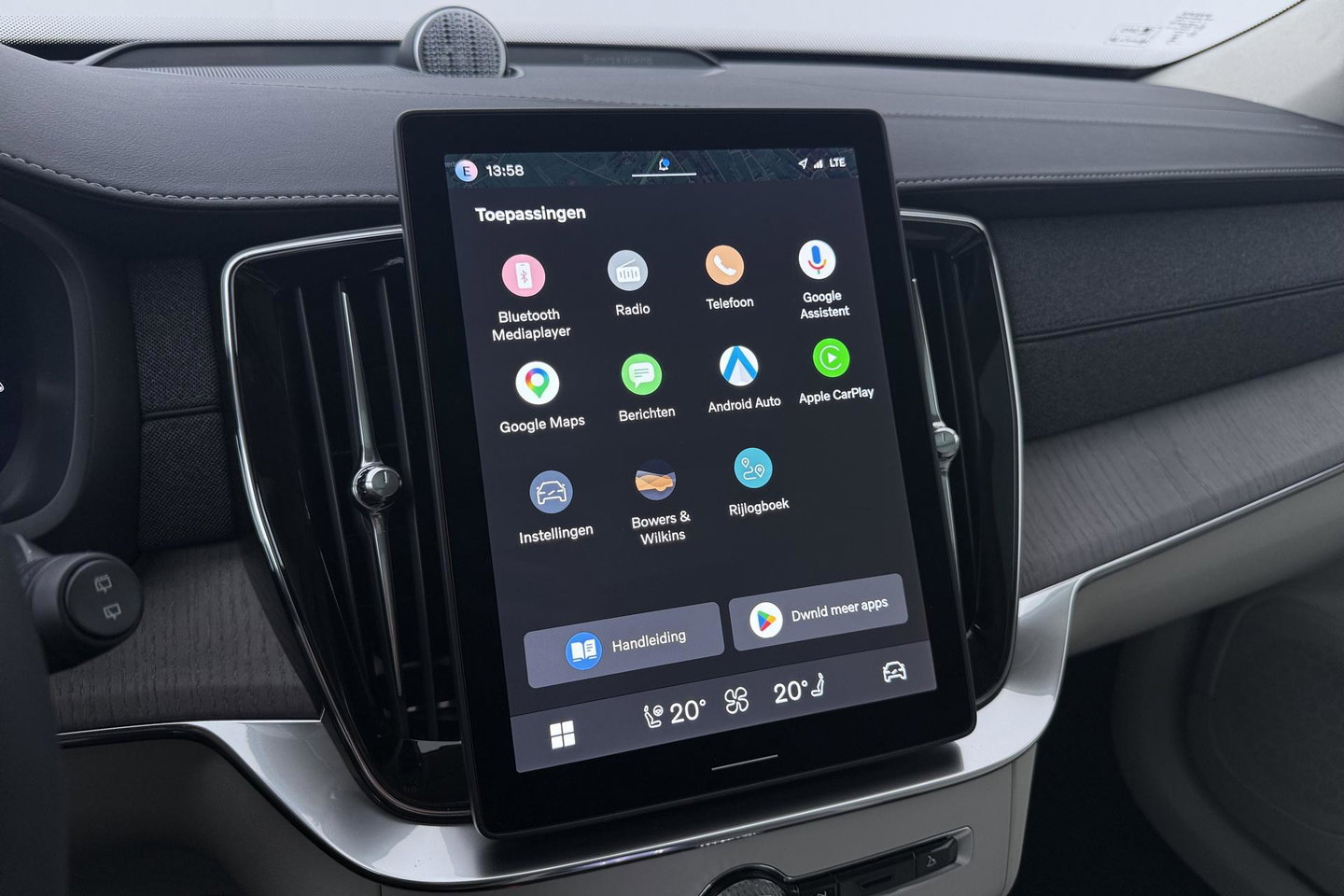 Volvo XC90 T8 Ultra Bright | Bowers&Wilkins | Luchtvering | Trekhaak | Panoramadak | 360° Camera | Massage | Stoelventilatie | 22 Inch