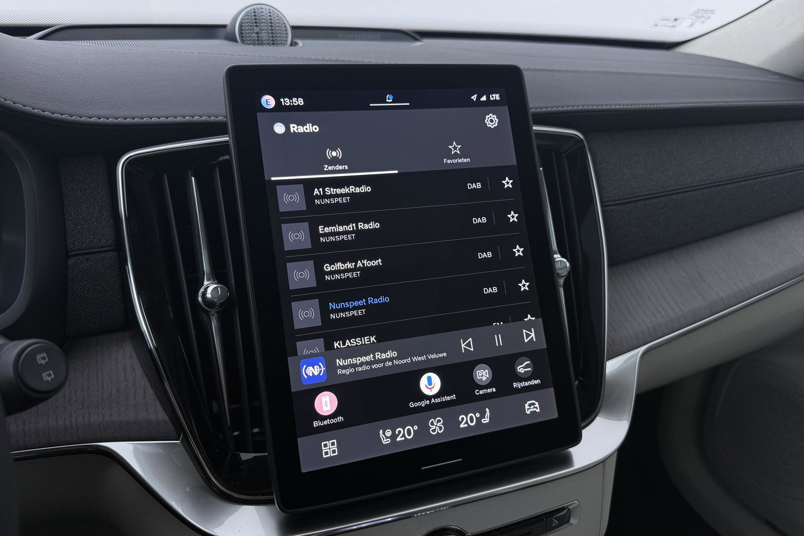 Volvo XC90 T8 Ultra Bright | Bowers&Wilkins | Luchtvering | Trekhaak | Panoramadak | 360° Camera | Massage | Stoelventilatie | 22 Inch