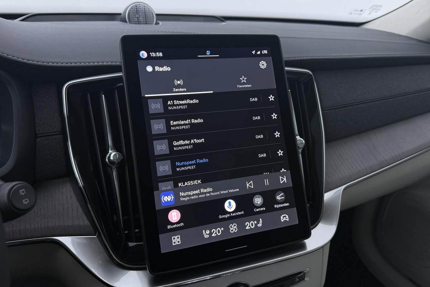 Volvo XC90 T8 Ultra Bright | Bowers&Wilkins | Luchtvering | Trekhaak | Panoramadak | 360° Camera | Massage | Stoelventilatie | 22 Inch