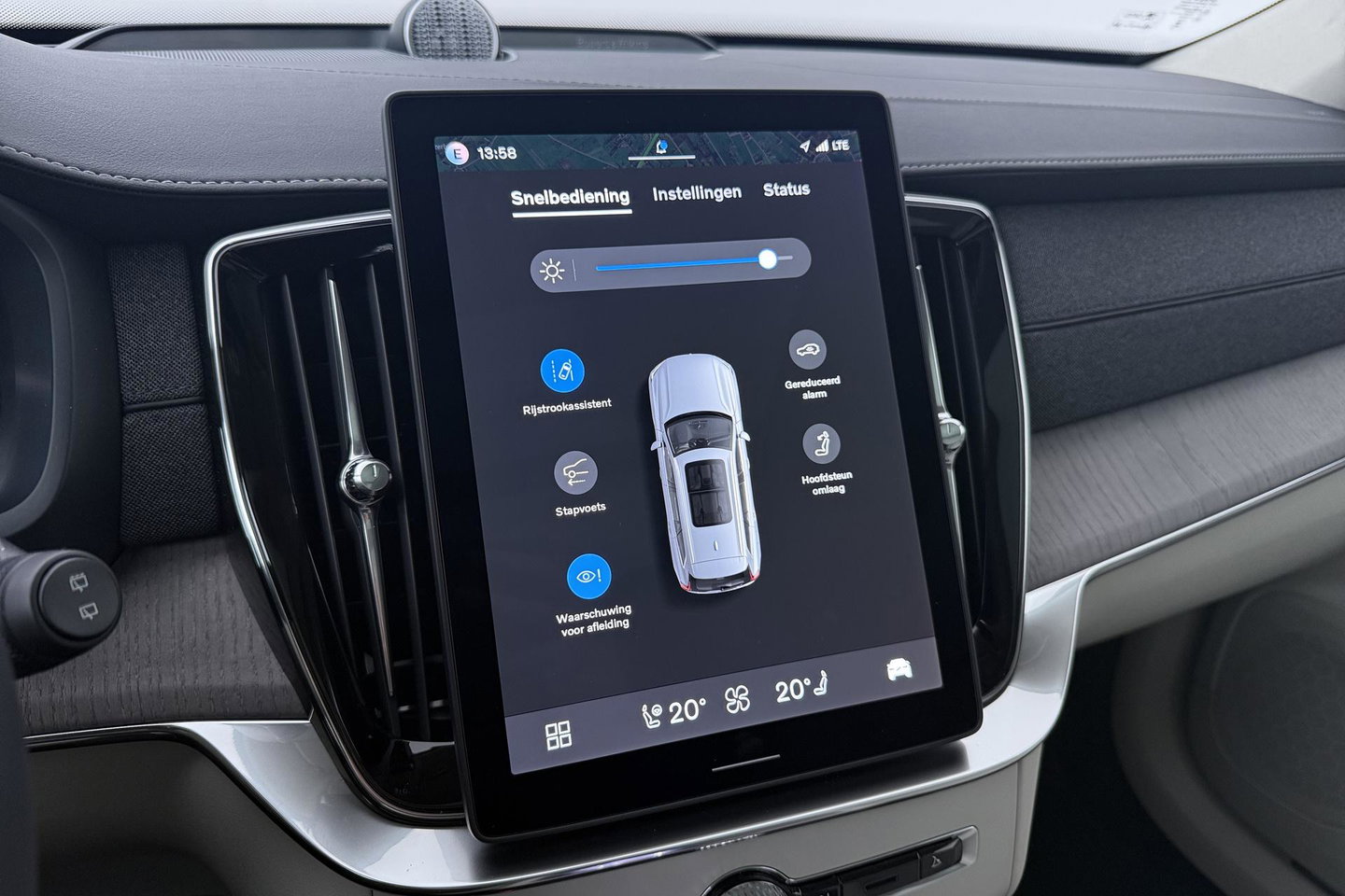 Volvo XC90 T8 Ultra Bright | Bowers&Wilkins | Luchtvering | Trekhaak | Panoramadak | 360° Camera | Massage | Stoelventilatie | 22 Inch