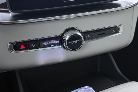 Volvo XC90 T8 Ultra Bright | Bowers&Wilkins | Luchtvering | Trekhaak | Panoramadak | 360° Camera | Massage | Stoelventilatie | 22 Inch