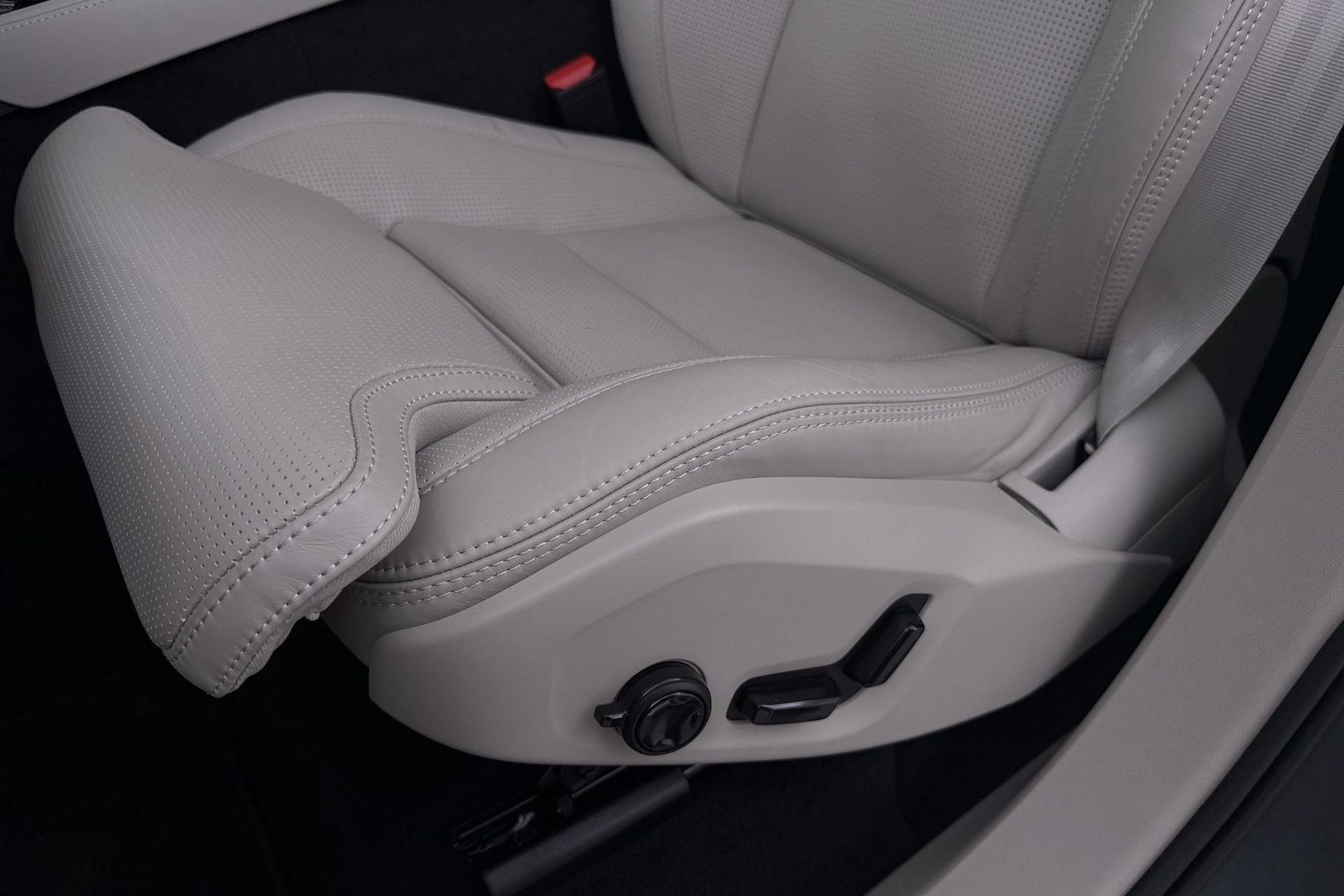 Volvo XC90 T8 Ultra Bright | Bowers&Wilkins | Luchtvering | Trekhaak | Panoramadak | 360° Camera | Massage | Stoelventilatie | 22 Inch