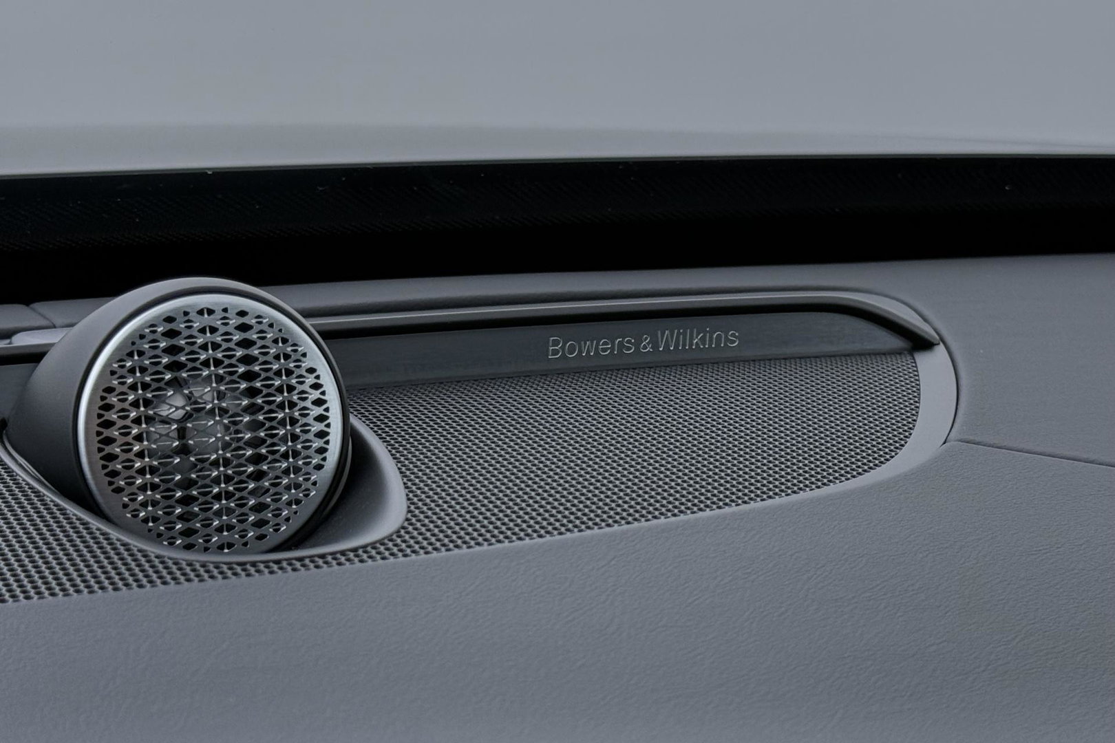 Volvo XC90 T8 Ultra Bright | MY27 | Bowers&Wilkins | Luchtvering | Panoramadak | 360° Camera | Trekhaak | Massage | Head-Up | 22 Inch