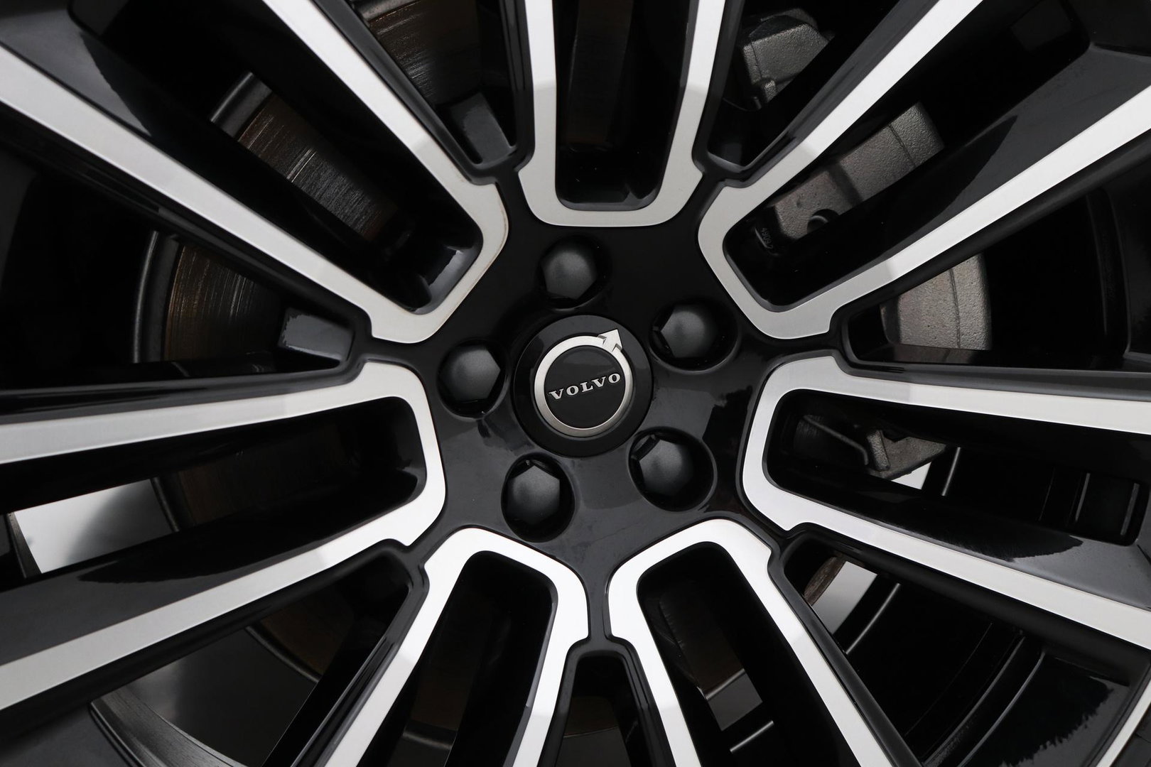 Volvo XC90 T8 Ultra Bright | MY27 | Bowers&Wilkins | Luchtvering | Panoramadak | 360° Camera | Trekhaak | Massage | Head-Up | 22 Inch