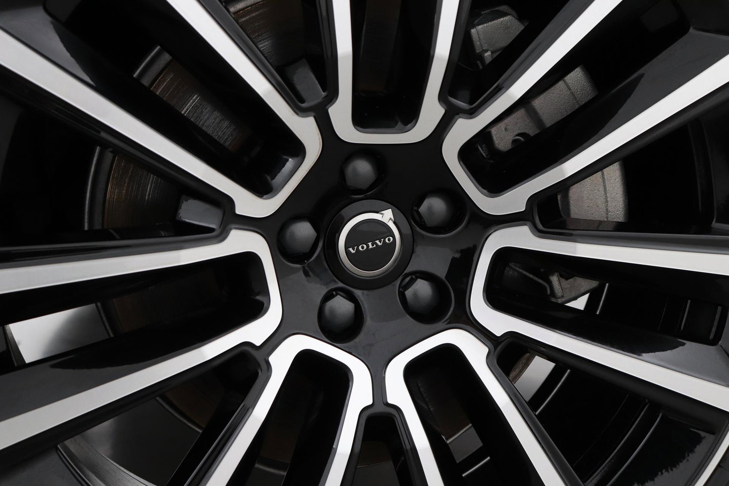 Volvo XC90 T8 Ultra Bright | MY27 | Bowers&Wilkins | Luchtvering | Panoramadak | 360° Camera | Trekhaak | Massage | Head-Up | 22 Inch