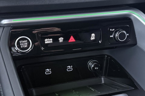 Audi Q5 2.0 TFSI e-Hybrid Quattro S Edition | FACELIFT | ACC | Trekhaak | 360° Camera | Tech Plus | Matrix LED | Keyless | Getint glas