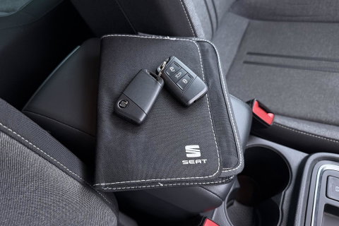 SEAT Ateca 1.5 TSI Style Business Intense | Trekhaak | Stoel+Stuurverwarming | Getint glas | Navigatie | | LED | Cruise Control
