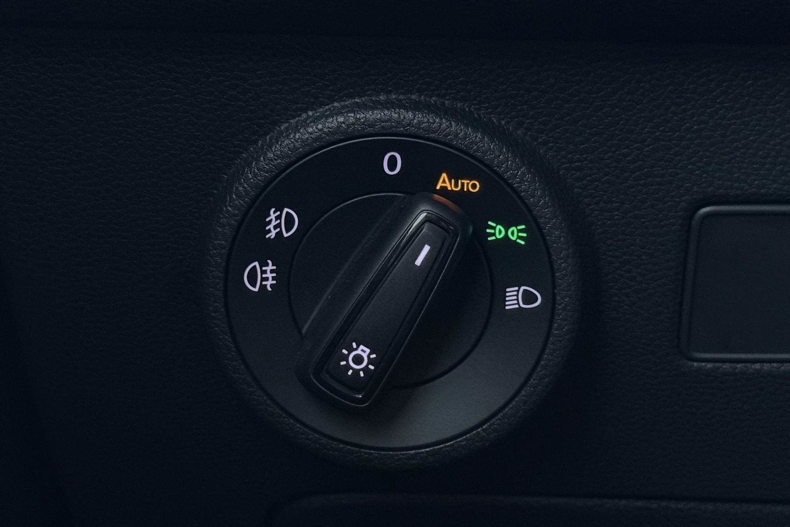 SEAT Ateca 1.5 TSI Style Business Intense | Trekhaak | Stoel+Stuurverwarming | Getint glas | Navigatie | | LED | Cruise Control