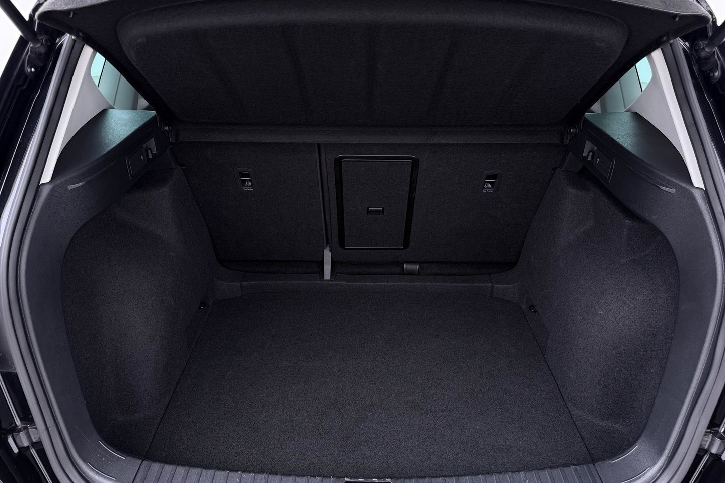 SEAT Ateca 1.5 TSI Style Business Intense | Trekhaak | Stoel+Stuurverwarming | Getint glas | Navigatie | | LED | Cruise Control