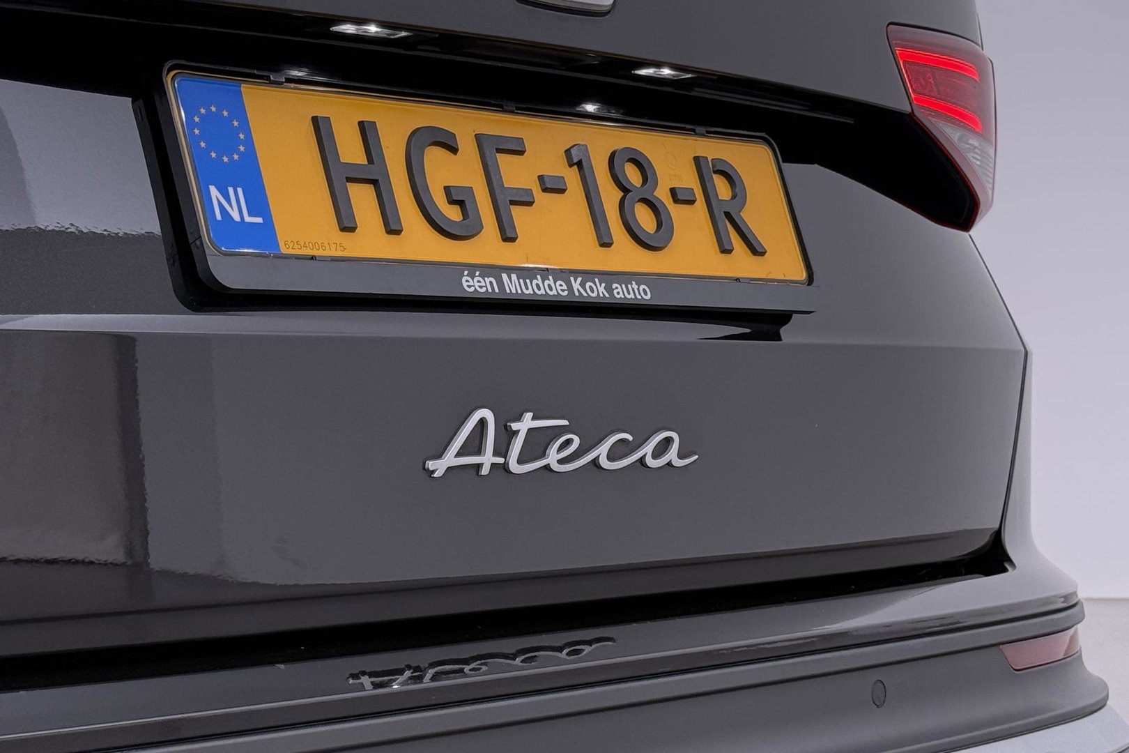 SEAT Ateca 1.5 TSI Style Business Intense | Trekhaak | Stoel+Stuurverwarming | Getint glas | Navigatie | | LED | Cruise Control