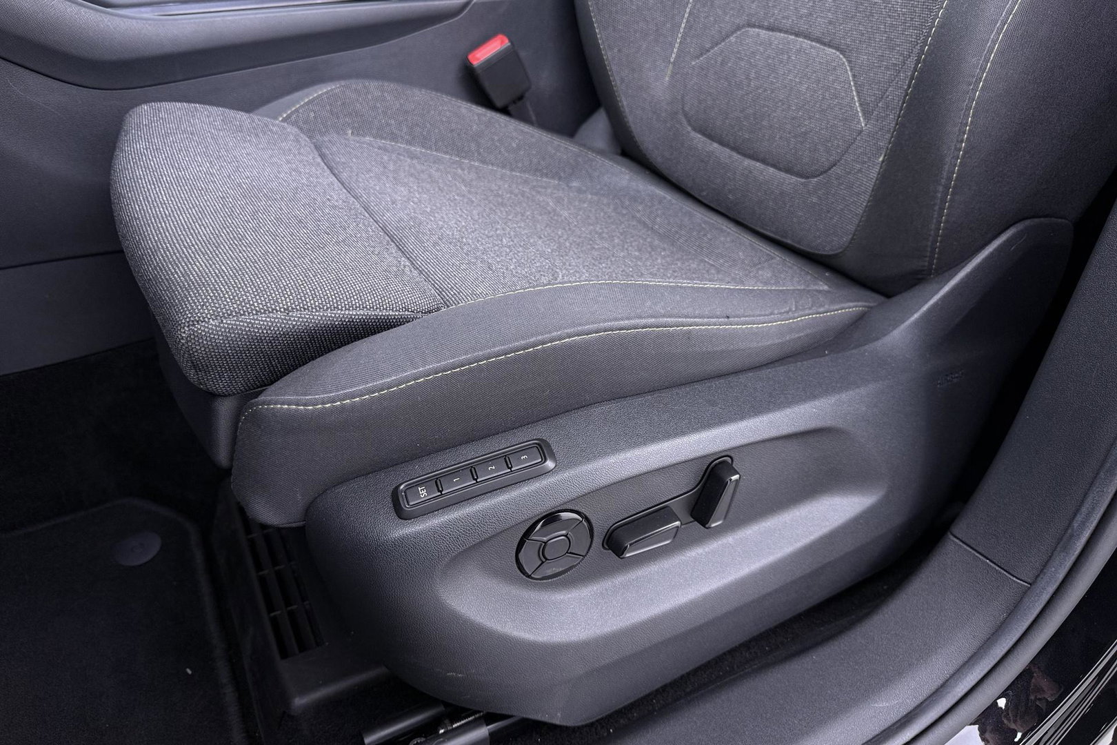 Škoda Kodiaq 1.5 TSI MHEV Tour Edition | ACC | Trekhaak | Memory | Keyless | Camera | Stoelverwarming | Getint glas | LED | 20 Inch