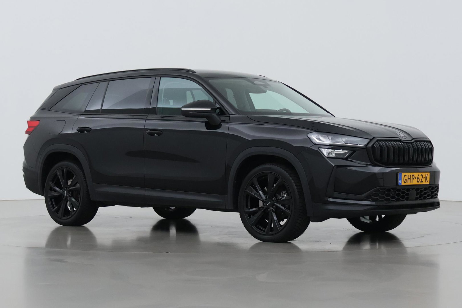 Škoda Kodiaq 1.5 TSI MHEV Tour Edition | ACC | Trekhaak | Memory | Keyless | Camera | Stoelverwarming | Getint glas | LED | 20 Inch