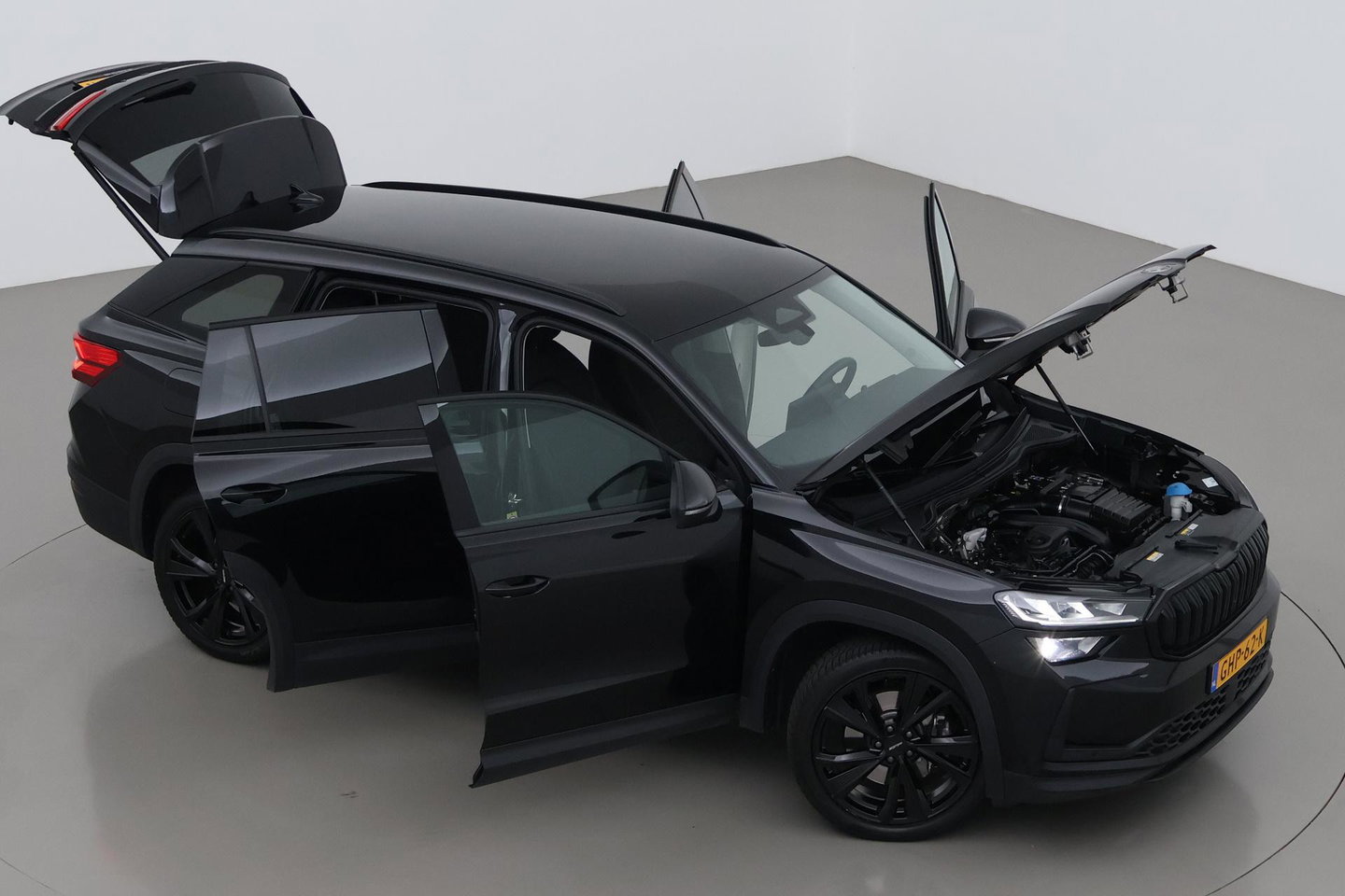Škoda Kodiaq 1.5 TSI MHEV Tour Edition | ACC | Trekhaak | Memory | Keyless | Camera | Stoelverwarming | Getint glas | LED | 20 Inch