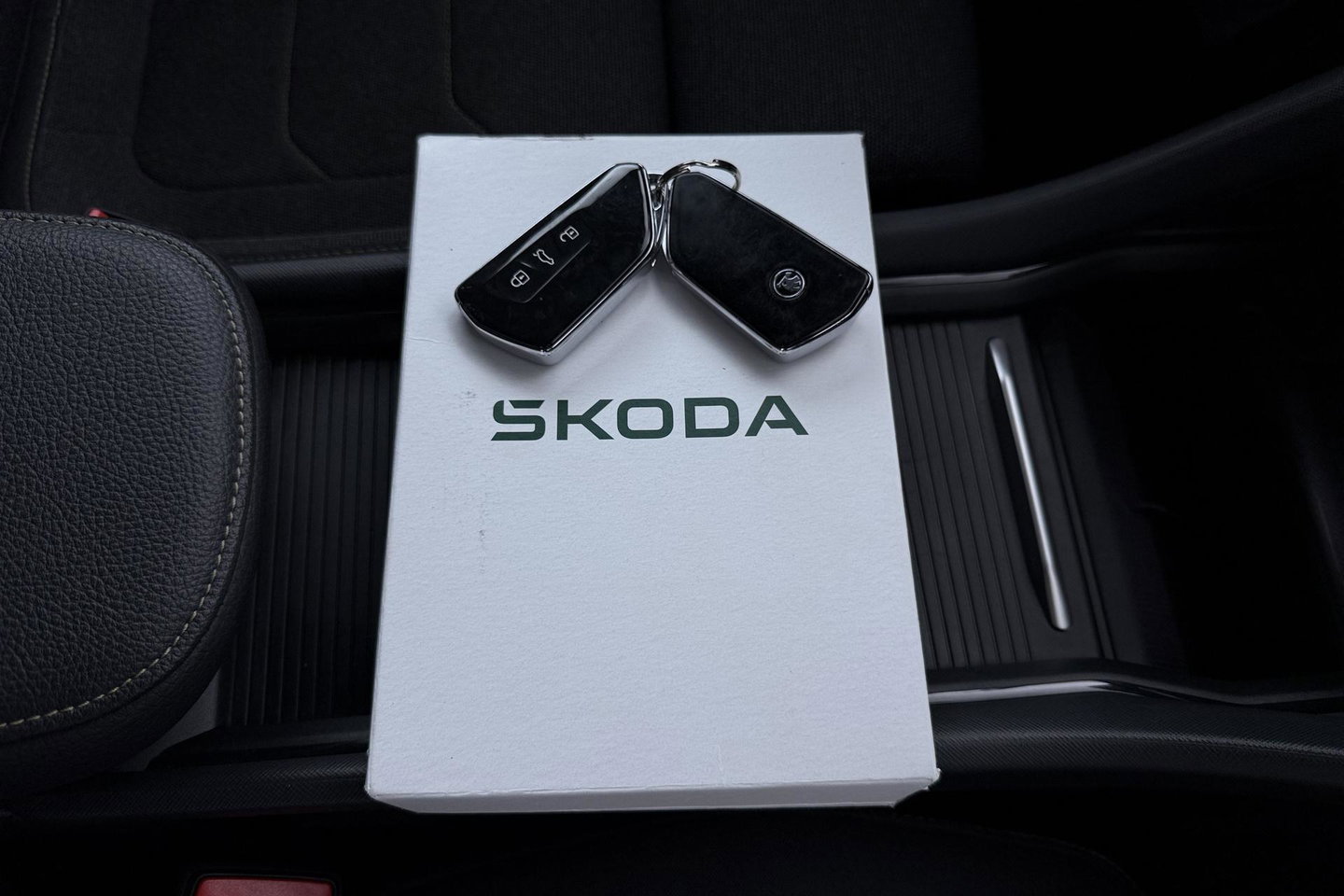 Škoda Kodiaq 1.5 TSI MHEV Tour Edition | ACC | Trekhaak | Keyless | Camera | Stoelverwarming | Memory | Getint glas | 20 Inch