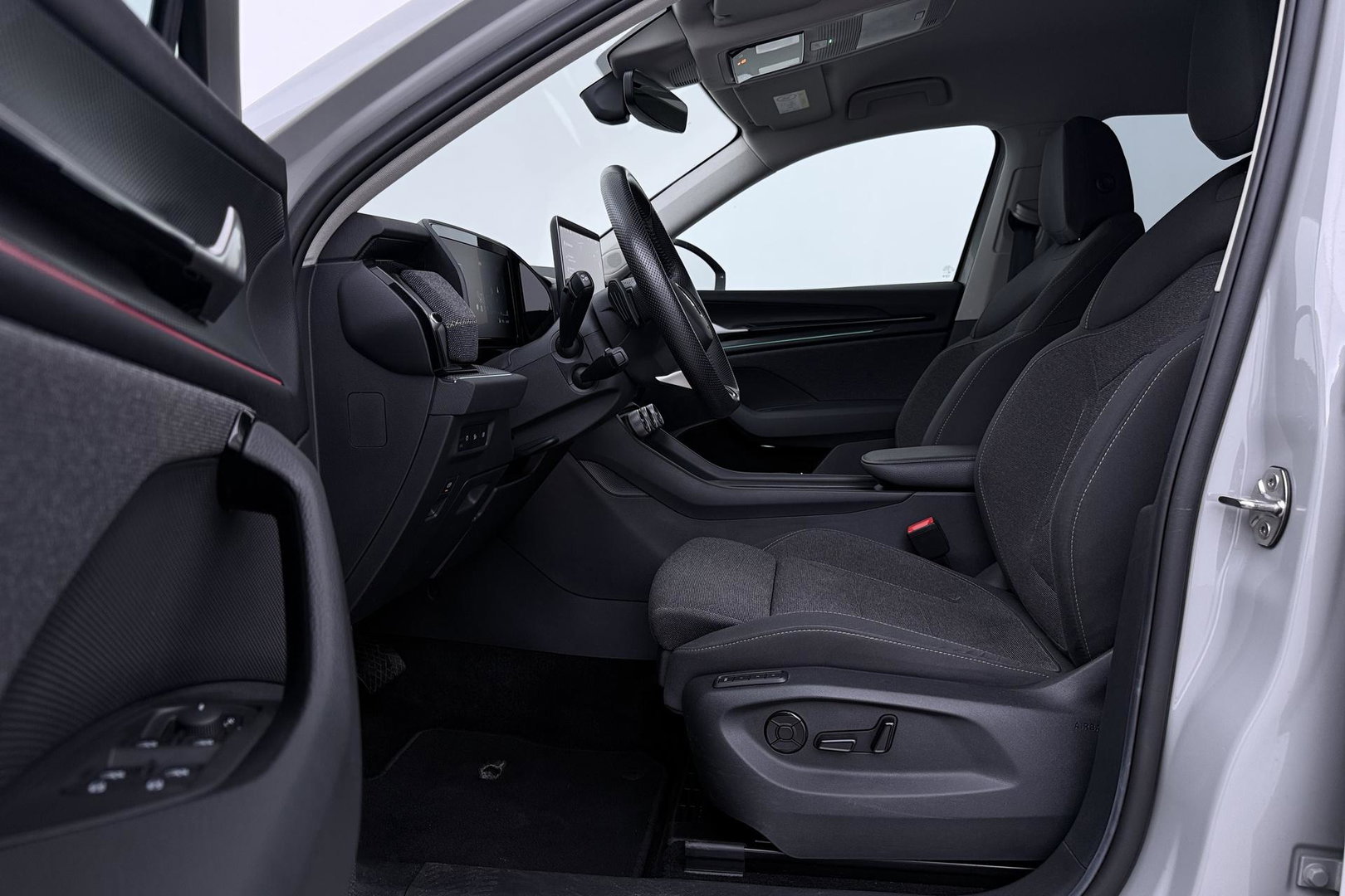 Škoda Kodiaq 1.5 TSI MHEV Tour Edition | ACC | Trekhaak | Keyless | Camera | Stoelverwarming | Memory | Getint glas | 20 Inch