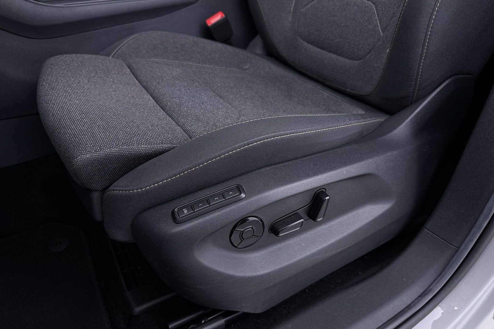 Škoda Kodiaq 1.5 TSI MHEV Tour Edition | ACC | Trekhaak | Keyless | Camera | Stoelverwarming | Memory | Getint glas | 20 Inch