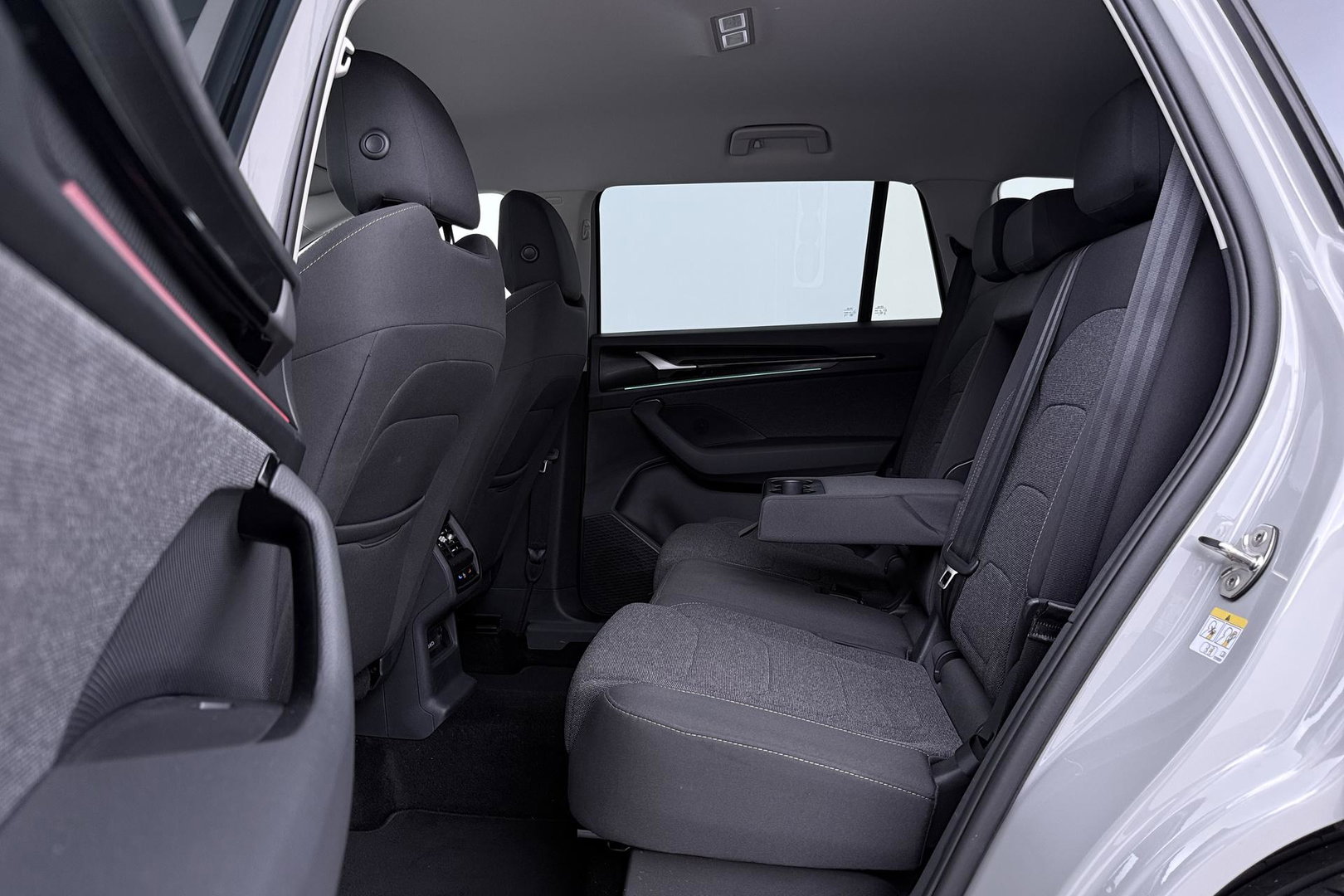 Škoda Kodiaq 1.5 TSI MHEV Tour Edition | ACC | Trekhaak | Keyless | Camera | Stoelverwarming | Memory | Getint glas | 20 Inch
