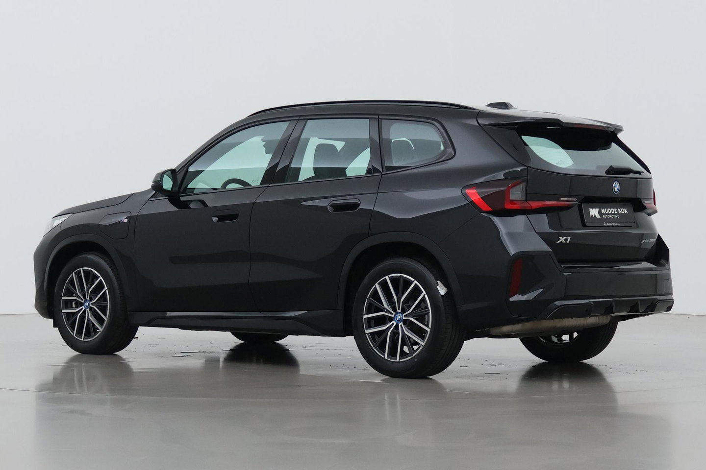 BMW X1 xDrive25e | M Sport | Adaptief M-onderstel | Camera | Adaptieve LED | Cruise Control | Stoelverwarming