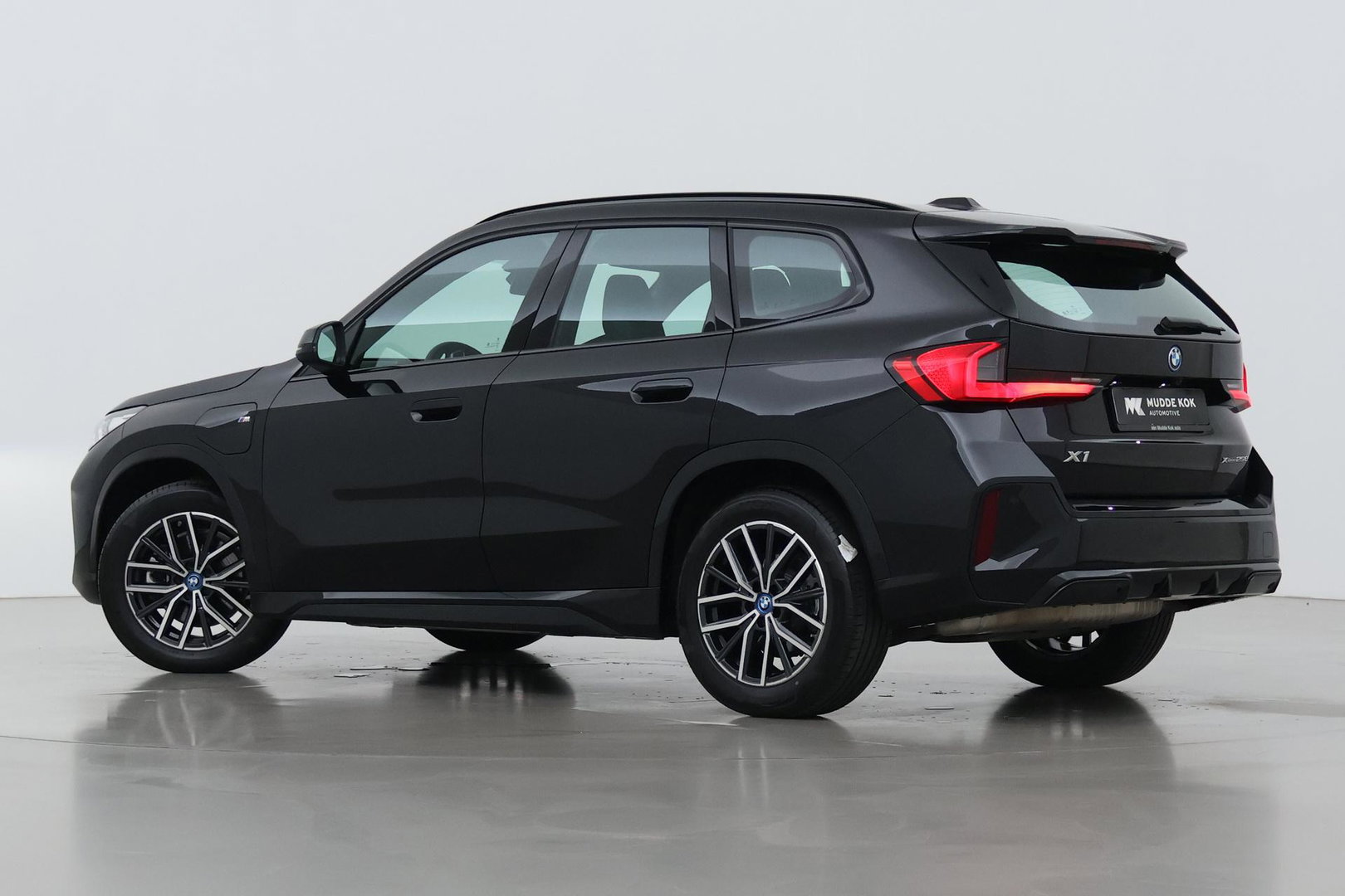 BMW X1 xDrive25e | M Sport | Adaptief M-onderstel | Camera | Adaptieve LED | Cruise Control | Stoelverwarming