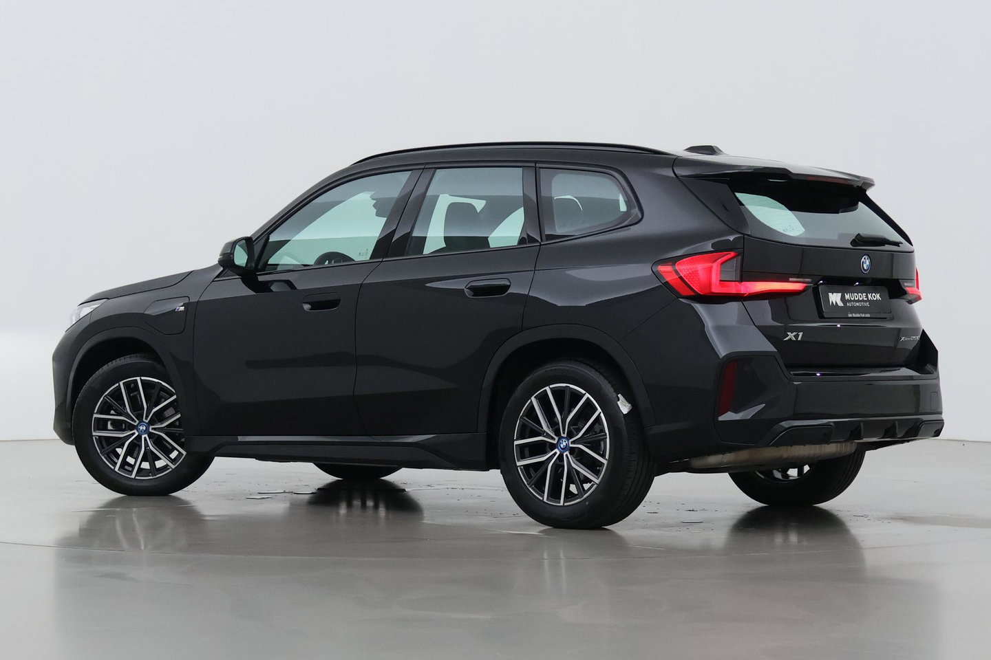 BMW X1 xDrive25e | M Sport | Adaptief M-onderstel | Camera | Adaptieve LED | Cruise Control | Stoelverwarming