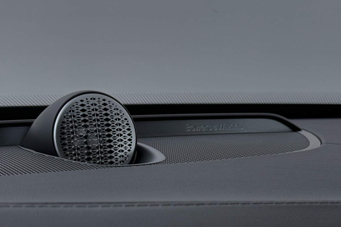 Volvo XC90 T8 Ultra Bright | Bowers&Wilkins | Luchtvering | Trekhaak | Panoramadak | 360° Camera | Massage | Stoelventilatie | 22 Inch