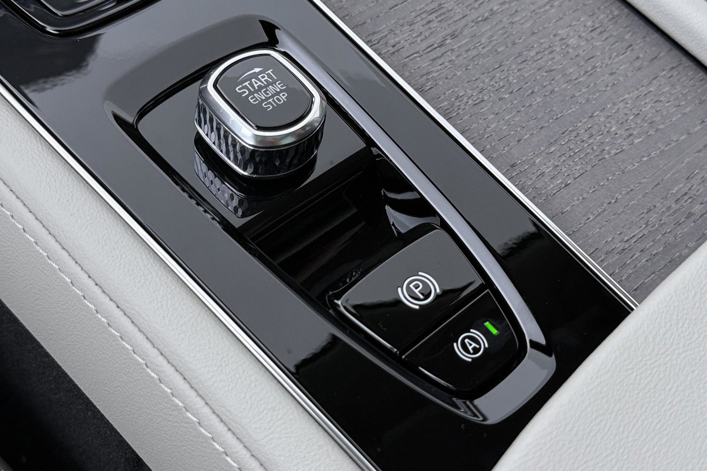 Volvo XC90 T8 Ultra Bright | Bowers&Wilkins | Luchtvering | Trekhaak | Panoramadak | 360° Camera | Massage | Stoelventilatie | 22 Inch