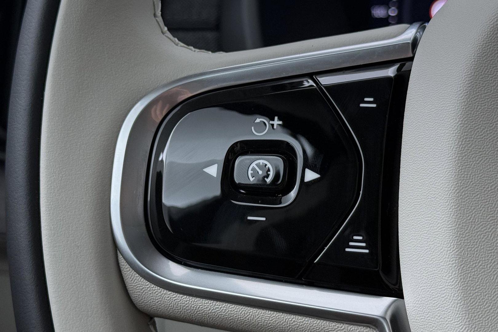 Volvo XC90 T8 Ultra Bright | Bowers&Wilkins | Luchtvering | Trekhaak | Panoramadak | 360° Camera | Massage | Stoelventilatie | 22 Inch
