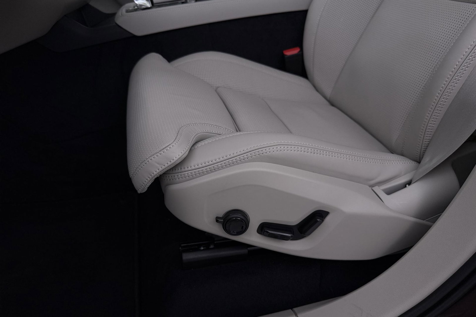 Volvo XC90 T8 Ultra Bright | Bowers&Wilkins | Luchtvering | Trekhaak | Panoramadak | 360° Camera | Massage | Stoelventilatie | 22 Inch