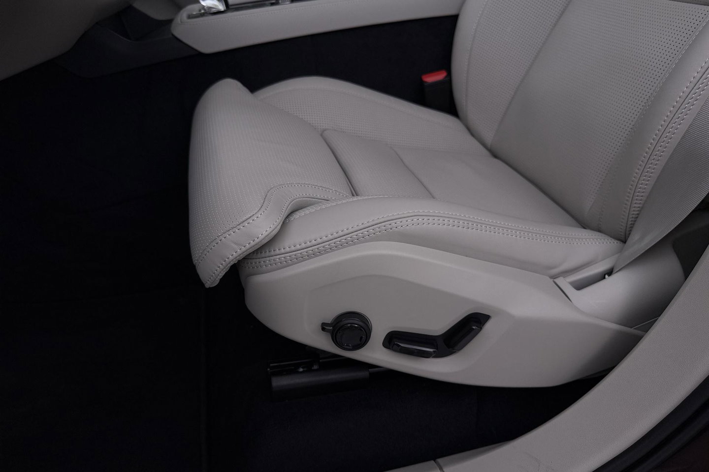 Volvo XC90 T8 Ultra Bright | Bowers&Wilkins | Luchtvering | Trekhaak | Panoramadak | 360° Camera | Massage | Stoelventilatie | 22 Inch