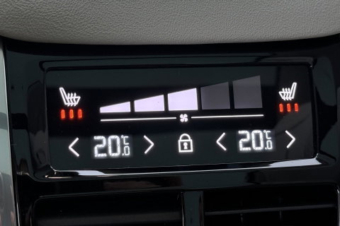 Volvo XC90 T8 Ultra Bright | Bowers&Wilkins | Luchtvering | Trekhaak | Panoramadak | 360° Camera | Massage | Stoelventilatie | 22 Inch