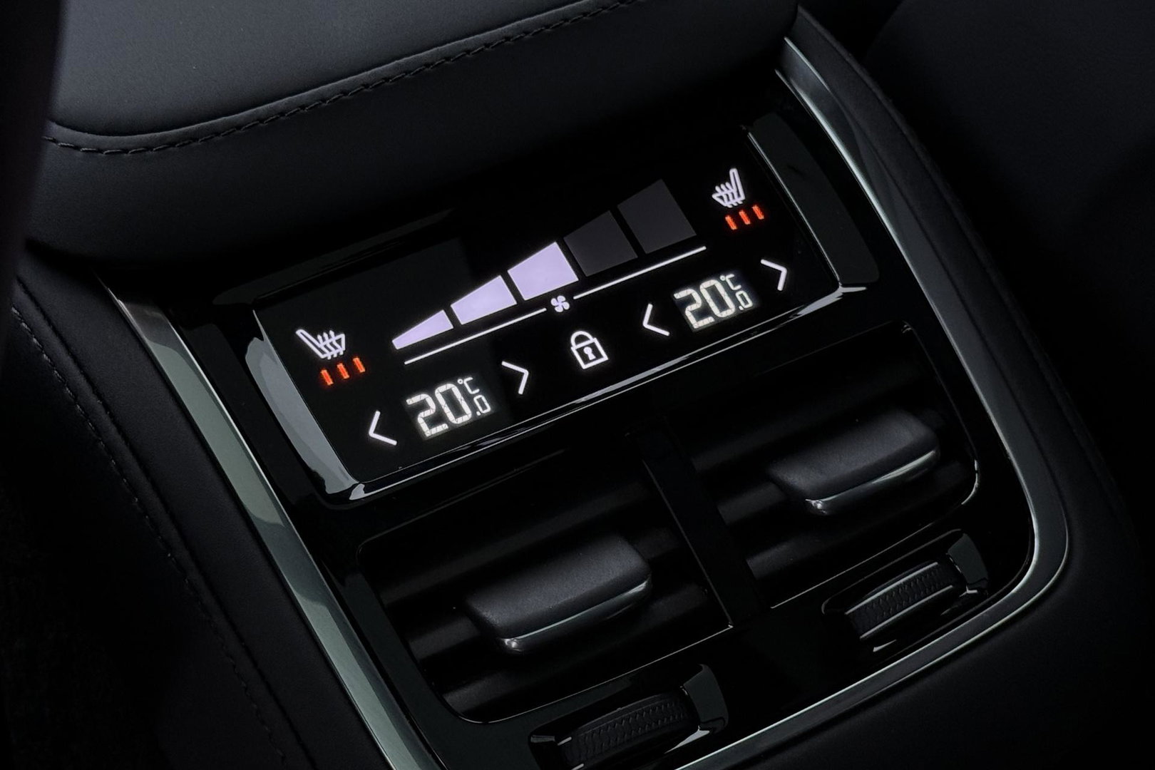 Volvo XC90 T8 Ultra Dark | MY27 | Harman/Kardon | Trekhaak | Panoramadak | 360° Camera | Head-Up | Pilot Assist | 21 Inch