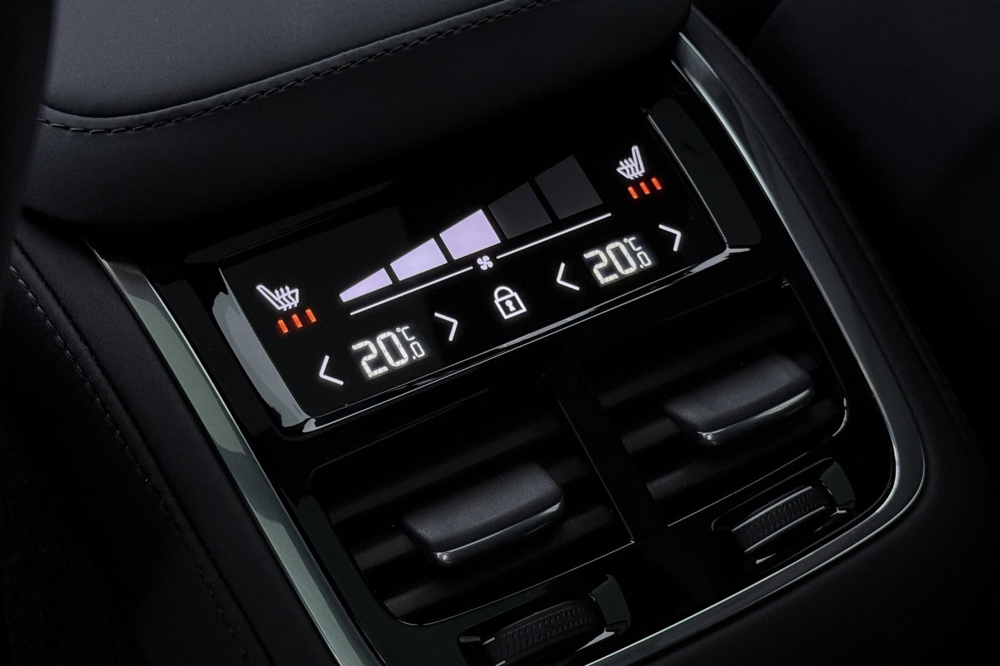 Volvo XC90 T8 Ultra Dark | MY27 | Harman/Kardon | Trekhaak | Panoramadak | 360° Camera | Head-Up | Pilot Assist | 21 Inch