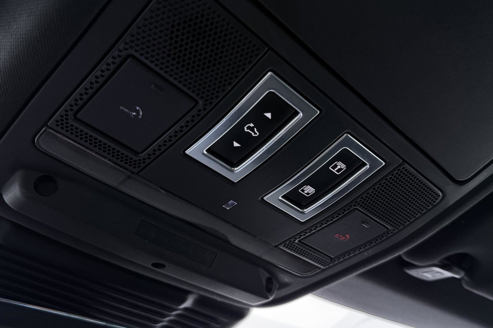 Land Rover Range Rover Evoque 1.5 P300e AWD HSE | Trekhaak | Meridian Surround | Panoramadak | Head-up | BLIS