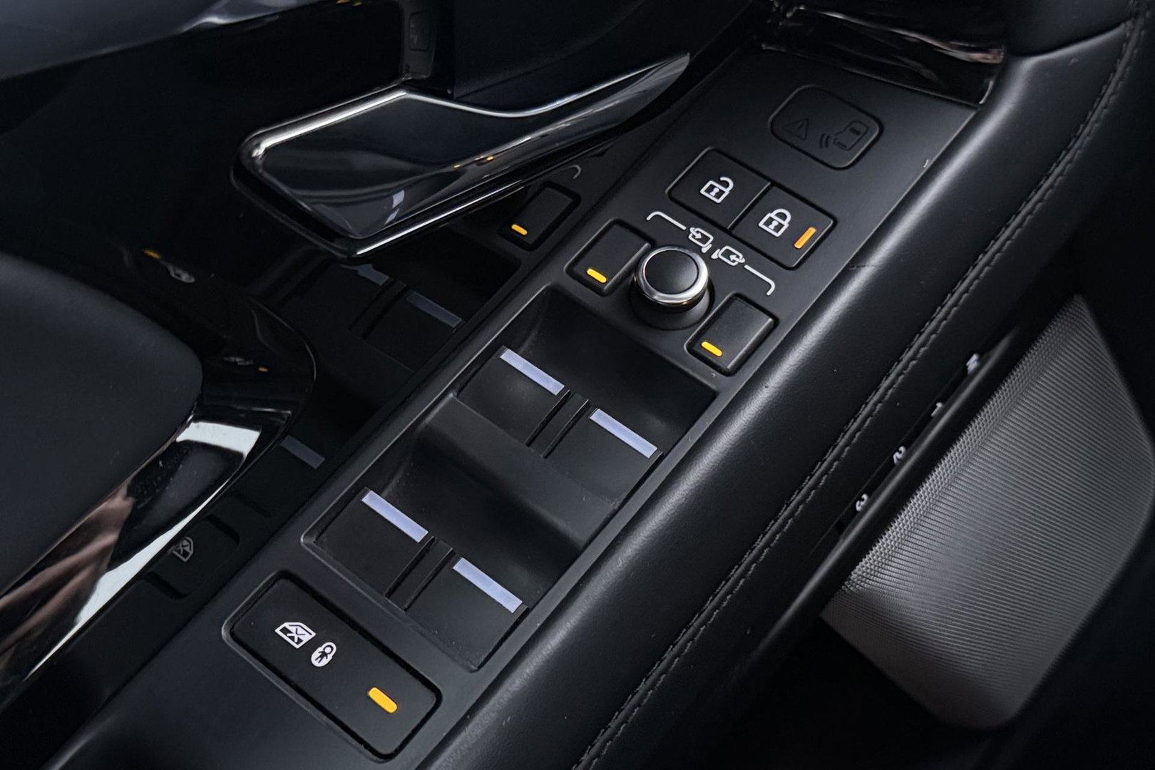 Land Rover Range Rover Evoque 1.5 P300e AWD HSE | Trekhaak | Meridian Surround | Panoramadak | Head-up | BLIS