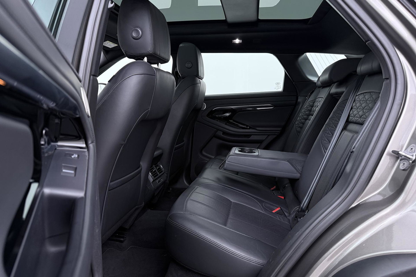 Land Rover Range Rover Evoque 1.5 P300e AWD HSE | Trekhaak | Meridian Surround | Panoramadak | Head-up | BLIS