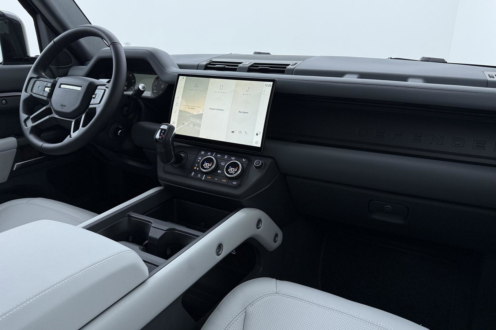 Land Rover Defender 110 P300e X-Dynamic HSE | MY26 | Luchtvering | Stoelventilatie | Panoramadak | Trekhaak | 360° Camera | ACC