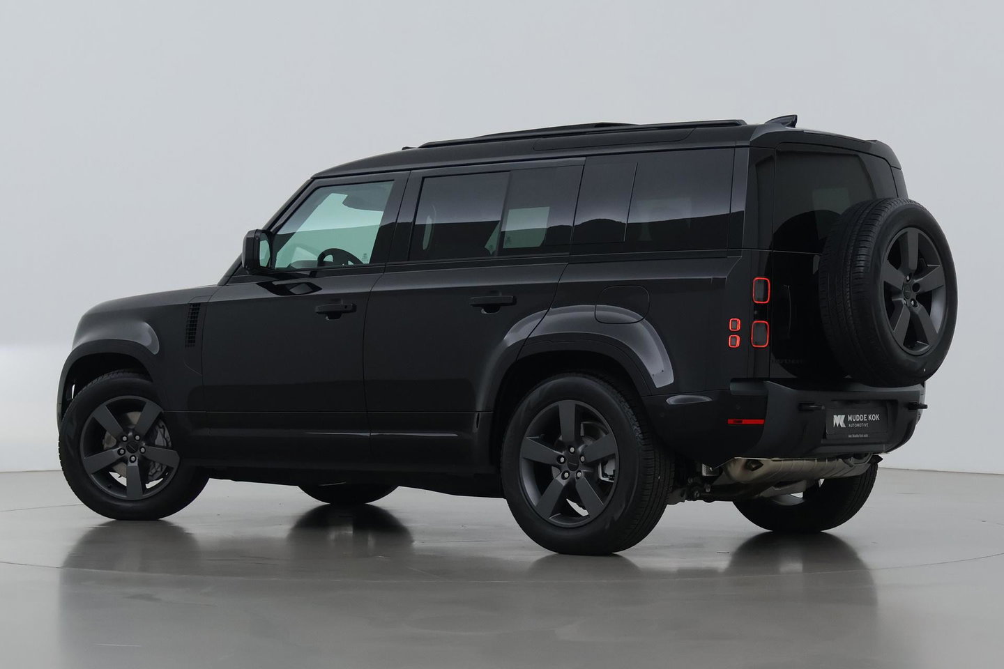 Land Rover Defender 110 P300e X-Dynamic HSE | MY26 | Luchtvering | Stoelventilatie | Panoramadak | Trekhaak | 360° Camera | ACC