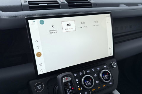 Land Rover Defender 110 P300e X-Dynamic HSE | MY26 | Luchtvering | Stoelventilatie | Panoramadak | Trekhaak | 360° Camera | ACC