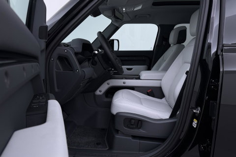 Land Rover Defender 110 P300e X-Dynamic HSE | MY26 | Luchtvering | Stoelventilatie | Panoramadak | Trekhaak | 360° Camera | ACC