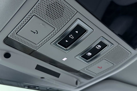 Land Rover Defender 110 P300e X-Dynamic HSE | MY26 | Luchtvering | Stoelventilatie | Panoramadak | Trekhaak | 360° Camera | ACC