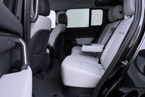 Land Rover Defender 110 P300e X-Dynamic HSE | MY26 | Luchtvering | Stoelventilatie | Panoramadak | Trekhaak | 360° Camera | ACC