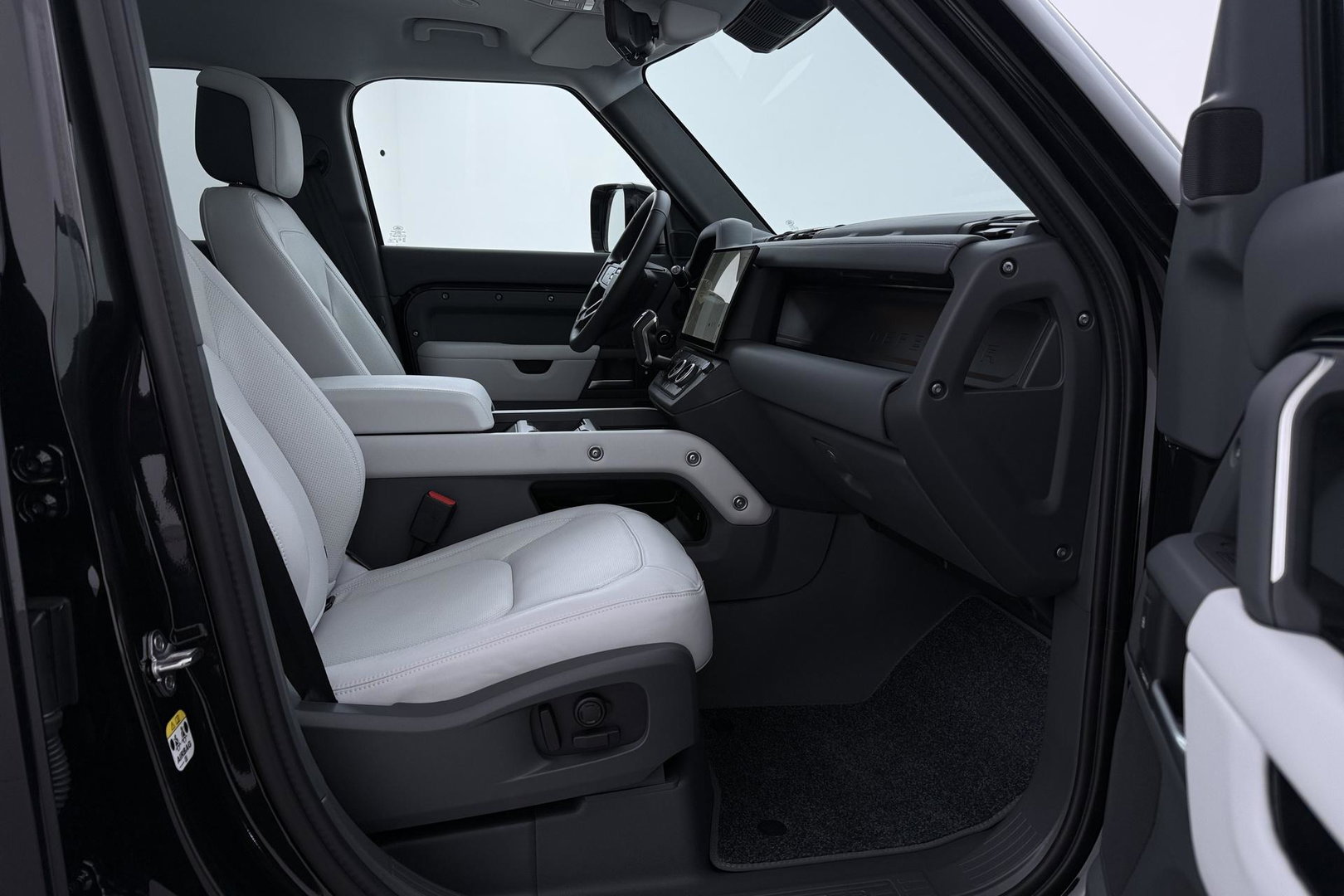 Land Rover Defender 110 P300e X-Dynamic HSE | MY26 | Luchtvering | Stoelventilatie | Panoramadak | Trekhaak | 360° Camera | ACC